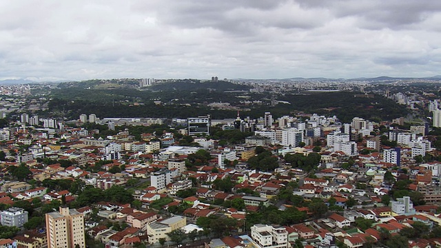 高空鸟瞰图在城市/米纳斯吉拉斯州，巴西视频素材