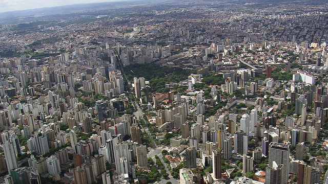 WS鸟瞰城市/米纳斯吉拉斯州，巴西视频素材