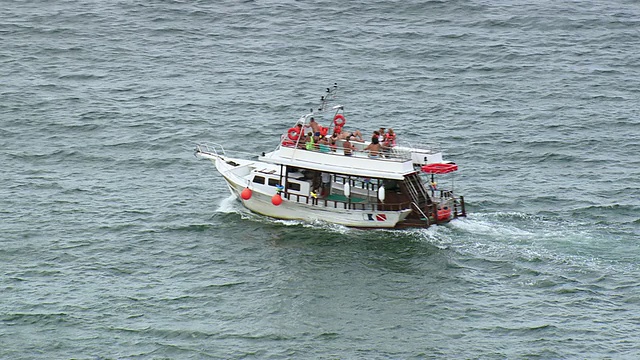 WS AERIAL TS在海洋/里约热内卢de Janeiro，巴西渡轮的视图视频下载