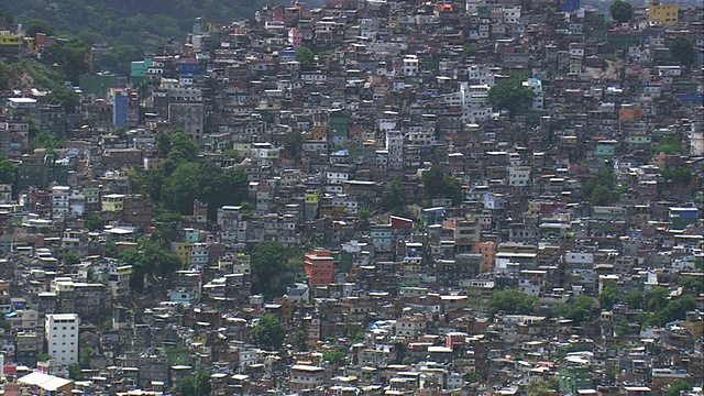 Rochina Favela city /里约热内卢de Janeiro，巴西，MS AERIAL View视频下载