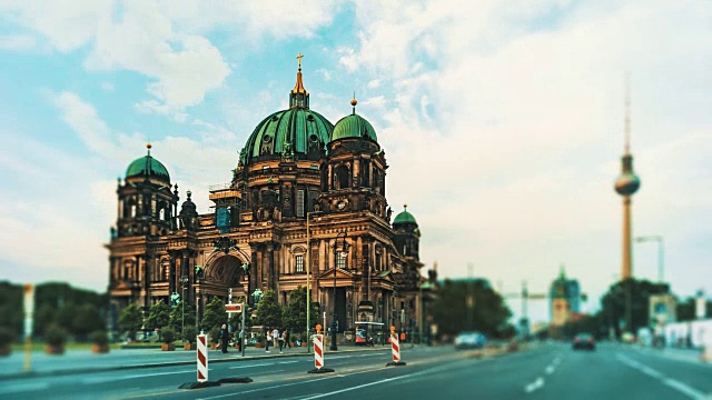 柏林大教堂从白天到黄昏的延时，柏林，德国视频购买