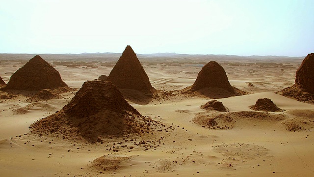 位于苏丹努里的古金字塔遗址。视频下载