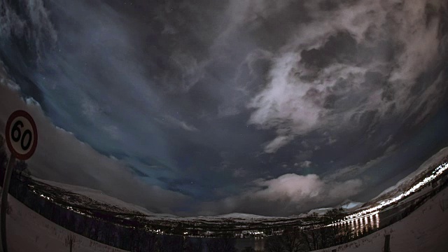 特罗姆瑟和北极星的冬夜天空视频素材