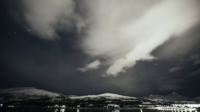 特罗姆瑟的冬夜天空和云视频素材