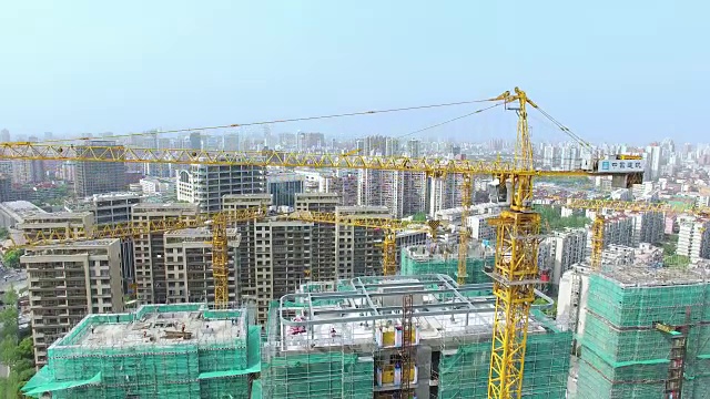 上海黄浦江附近建筑工地鸟瞰图视频下载