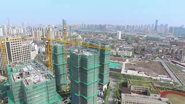 上海黄浦江附近建筑工地鸟瞰图视频下载