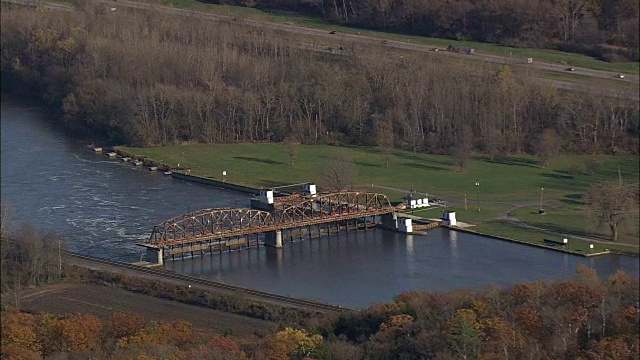 莫霍克河和运河附近方达-鸟瞰图-纽约，蒙哥马利县，美国视频下载