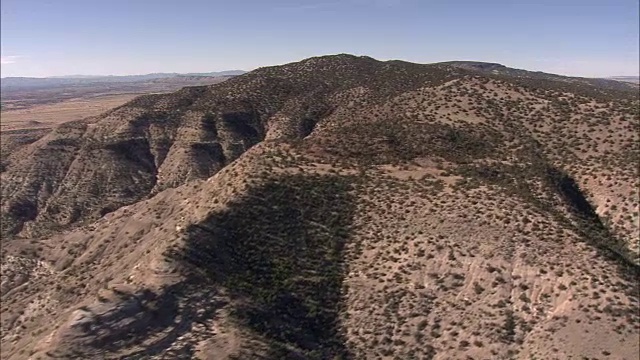 飞越Cerro Alesna -鸟瞰图-新墨西哥，锡波拉县，美国视频素材