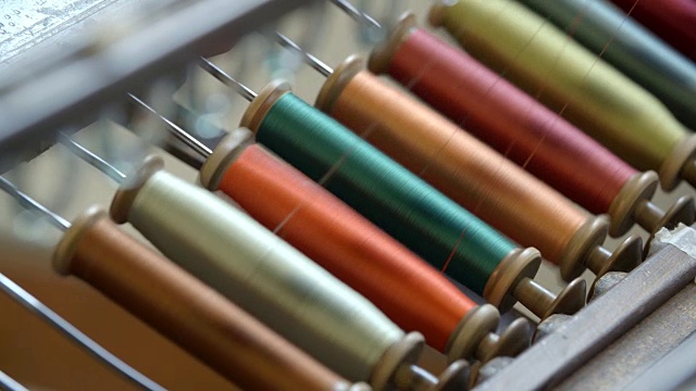 彩色丝绸纺锤/意大利佛罗伦萨视频素材