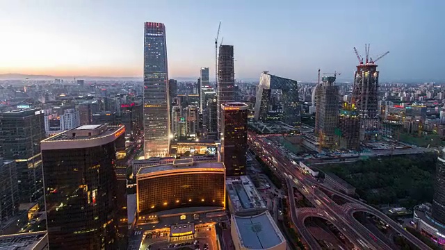 时间推移-高角度的北京天际线，从白天到夜晚(WS平移)视频素材