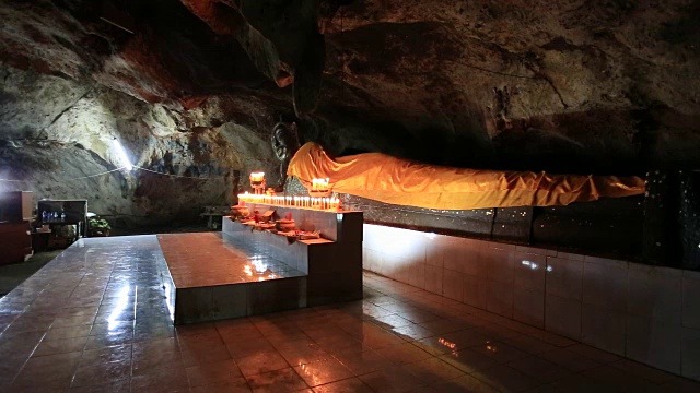 泰国Ratchaburi省山洞里的神奇佛教视频下载