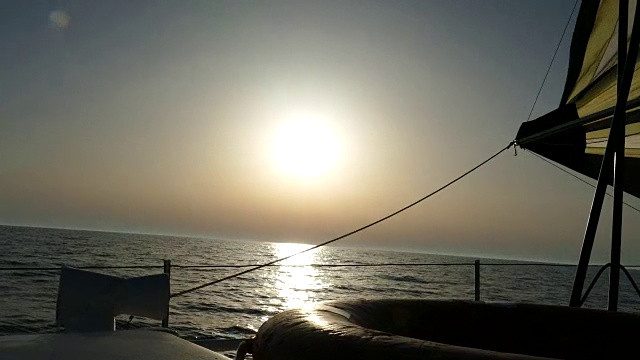 游艇上的日落视频素材