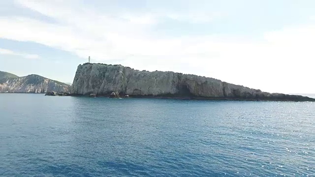 在热带岛屿附近漂浮视频素材