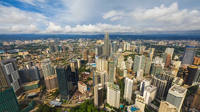 吉隆坡天际线的时间流逝与白天滚动的云视频素材