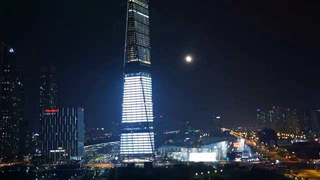 松岛国际商务区东北亚贸易大厦(2013 - 2016年韩国最高建筑)夜景鸟瞰图视频素材