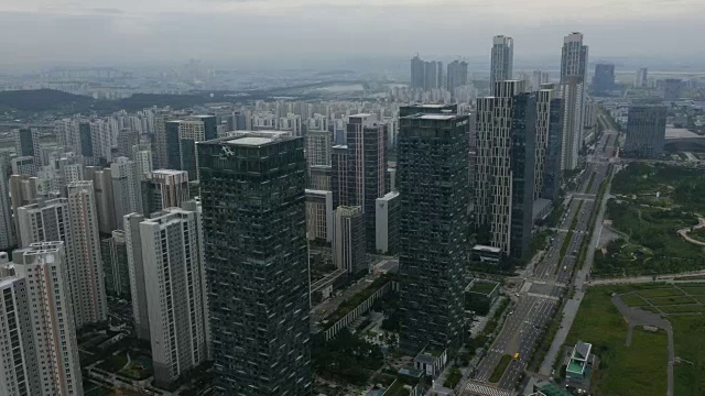 松岛国际商务区摩天大楼鸟瞰图视频素材