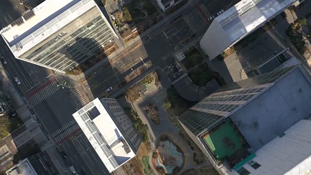 俯瞰松岛国际商务区摩天大楼的鸟瞰图视频素材