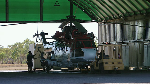 MS视图的清洁直升机飞行后/ Truscott，西澳大利亚，澳大利亚视频下载
