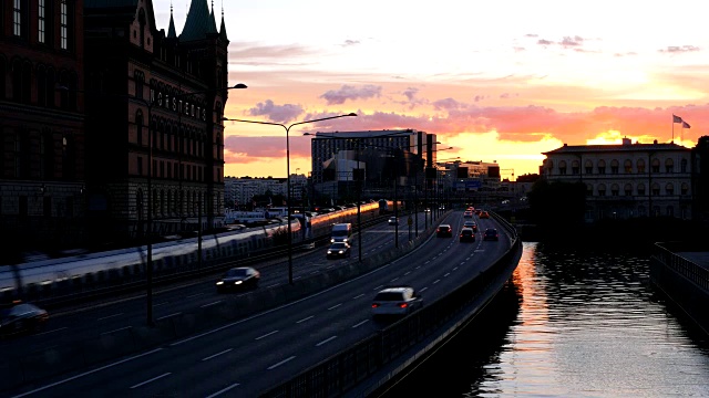 黄昏时分的斯德哥尔摩中心桥视频下载