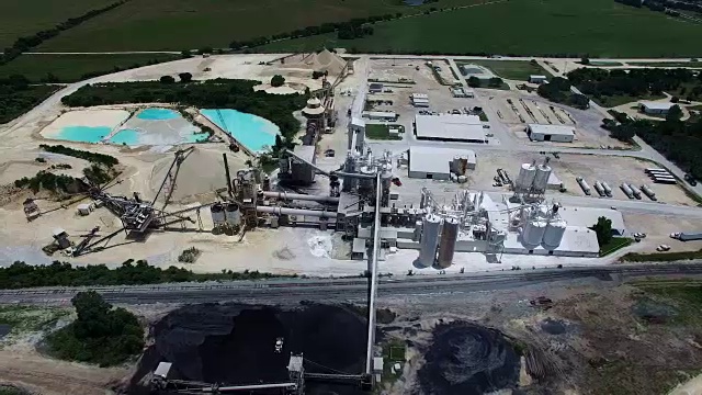 在德克萨斯州中部石灰石露天矿场的侧盘关闭视频素材