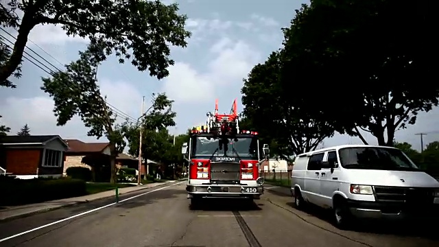 消防车朝摄像机驶来视频下载