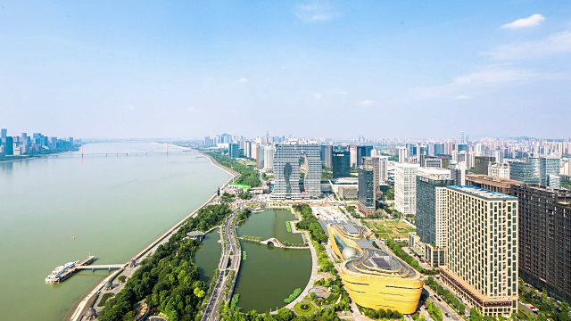 杭州滨江新城城区的城市景观和天际线。视频下载