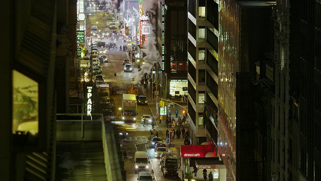 曼哈顿大街，夜间交通繁忙视频素材