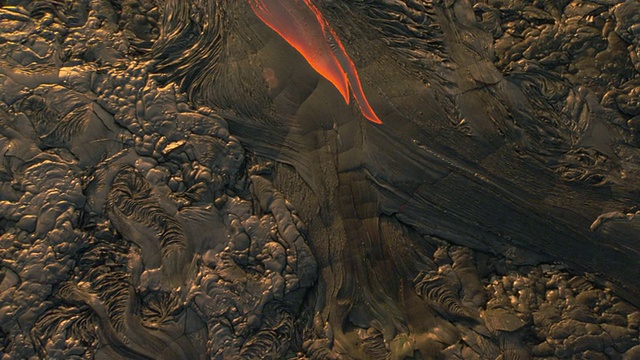 炽热的岩浆从夏威夷火山流出视频下载