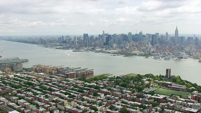 美国新泽西州霍博肯，哈德逊河与曼哈顿的景观视频素材