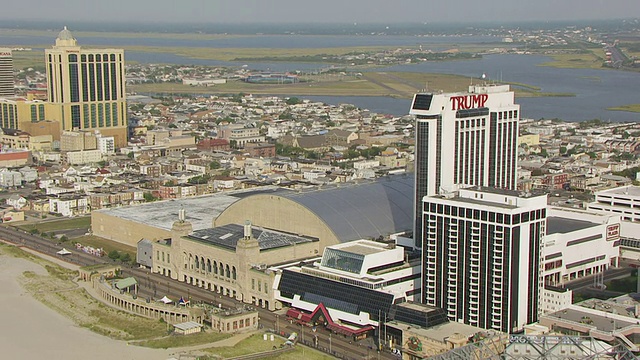 美国新泽西州大西洋城，从大西洋走廊到赌场建筑的WS鸟瞰图视频下载