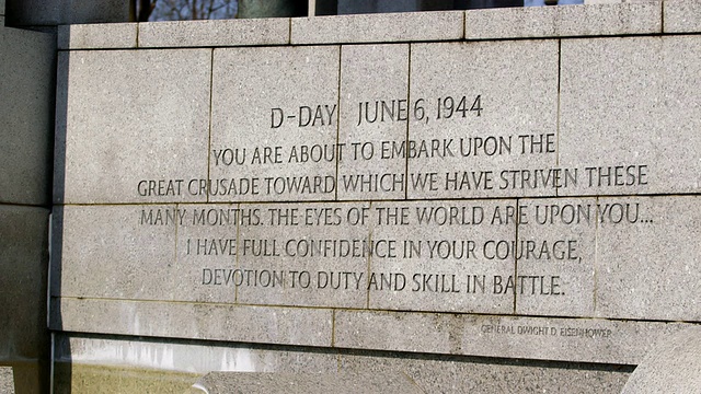 WS PAN美国哥伦比亚特区华盛顿，二战国家纪念碑北墙上铭文的照片，上面刻着德怀特·d·艾森豪威尔将军的名言视频下载