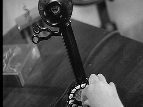 20世纪30年代，坎特近肩妇女的手在拨打早期电话视频下载