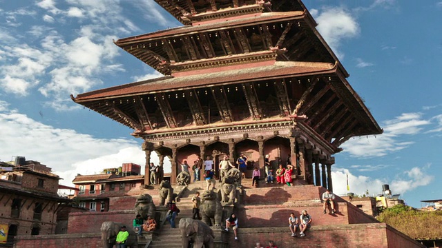 尼泊尔Boudhanath塔顶的延时平移镜头。视频下载