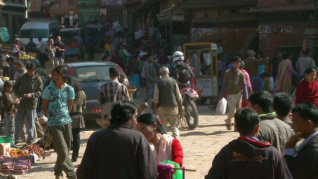 尼泊尔城市繁忙的街道。视频素材