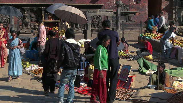 尼泊尔一个村庄的集市。视频素材