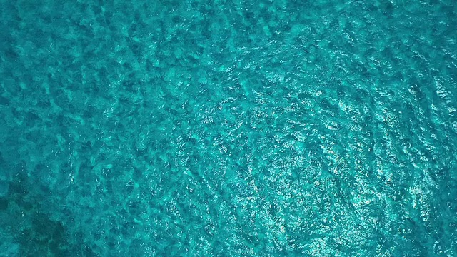 空中的美丽清澈的蓝色海水视频下载