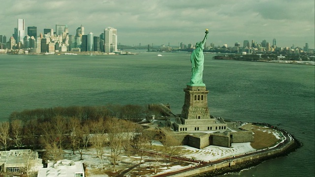 空中自由女神像展示曼哈顿视频素材