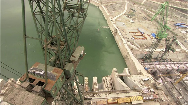 三峡大坝正在建设中。视频下载