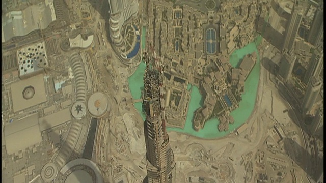 迪拜塔位于迪拜市中心。视频下载