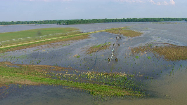 洪水淹没了路易斯安那州农村的农田。视频素材