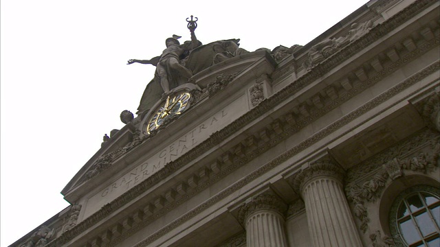 希腊神，墨丘利，位于纽约中央车站的顶端。视频下载