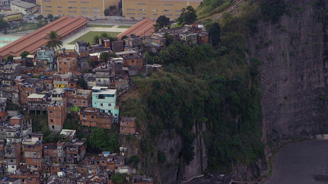 航拍巴西里约热内卢的贫民区视频下载