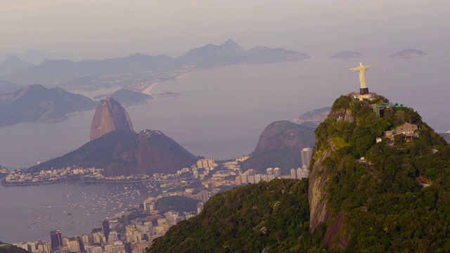 里约热内卢的空中全景，基督雕像视频素材