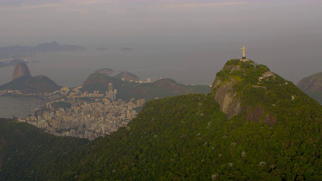 里约热内卢的空中全景，科尔科瓦多的基督视频素材