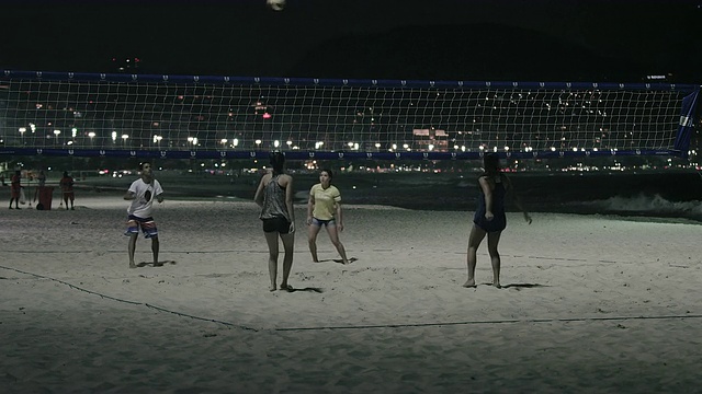 沙滩排球比赛中从角落静态击球。视频素材