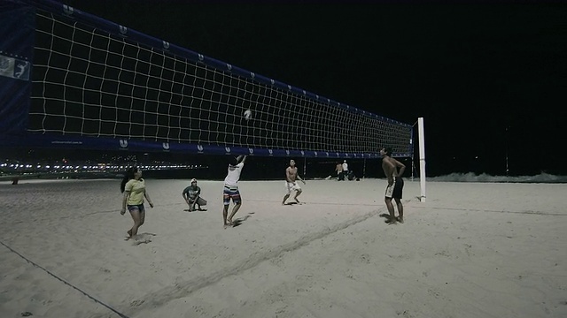科帕卡巴纳海滩上的排球比赛。视频素材