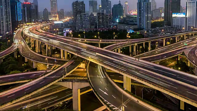 时间流逝——上海公路的黎明，黑夜到白天的过渡(CU HA)视频下载