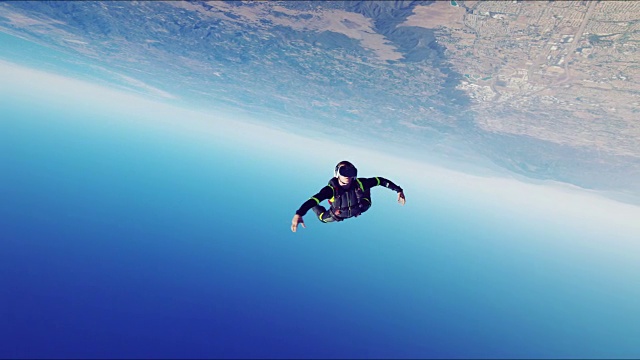 虚拟现实跳伞-通过空间下落视频下载