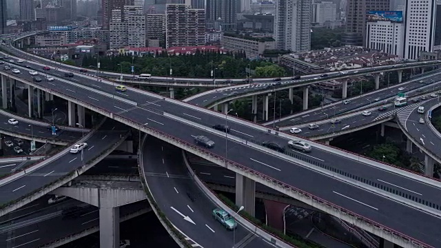 上海延安大桥繁忙立交桥鸟瞰图视频下载