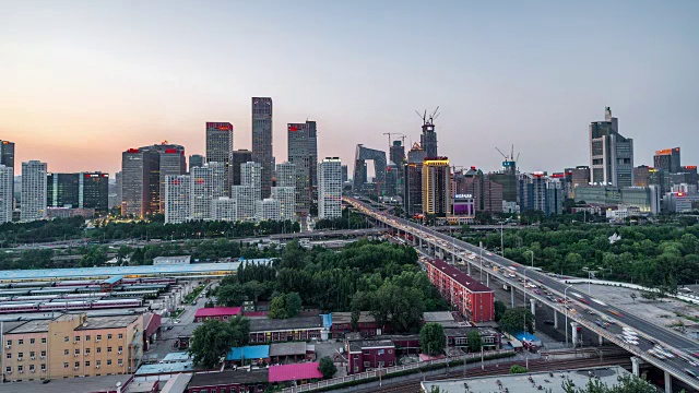 时间推移-鸟瞰北京CBD地区在黎明，夜晚到白天的过渡视频素材